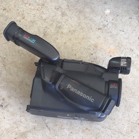 Video camera with storage bag - Picture 3 of 7